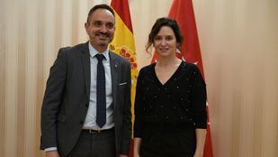 Ayuso recibe al alcalde de Móstoles en Sol