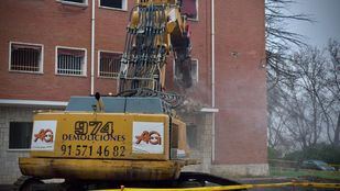 Inicio de la demolición de los edificios del acuartelamiento de Campamento.