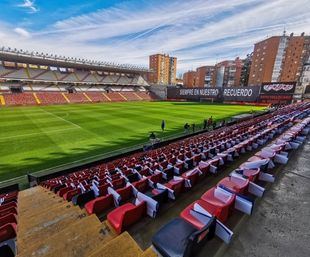 Suspendido el Rayo-Oviedo por el mal estado del césped de Vallecas