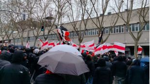 Aficionados del Rayo se concentran a las puertas del estadio para pedir la dimisión de Martín Presa