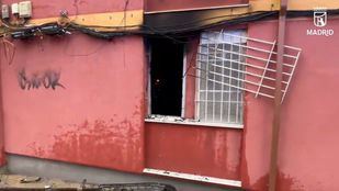 La fachada de la vivienda afectada por el incendio.
