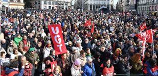 Asociaciones y sindicatos protestan en Madrid contra el "deterioro intencionado" de la sanidad pública