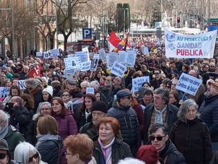 Asociaciones y sindicatos protestan en Madrid contra el 'deterioro intencionado' de la sanidad pública