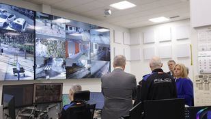 La vicealcaldesa de Madrid y delegada de Seguridad y Emergencias, Inma Sanz, visita el Centro Integrado de Señales de Video (CISEVI) de la Jefatura de Policía Municipal