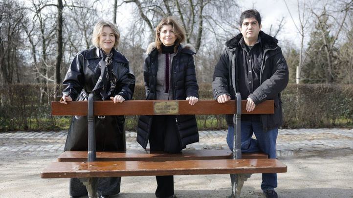 Rivera de la Cruz con los familiares de Manuel de la Calva en la presentación de su placa conmemorativa