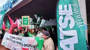 Concentración ante el Hospital de Torrelón