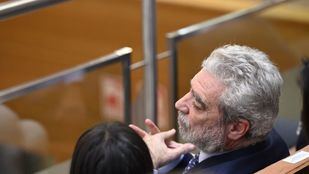 Miguel Ángel Rodríguez desde la tribuna de la Asamblea