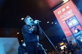 El cantante de OBK en un momento del concierto