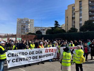 Vecinos de Aluche se movilizan contra la construcción de un centro de mayores en el CEIP Amadeo Vives