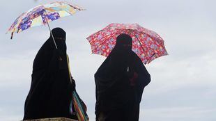 Mujeres con niqab, prensa similar al burka pero con los ojos a la vista