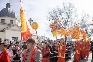 El gran desfile del Año Nuevo chino reúne a más de 100.000 personas en Usera