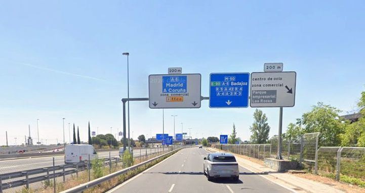 Vía de servicio de la A-6 en Las Rozas en el enlace con la M-50