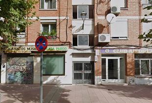 Portal donde se encuentra la vivienda del hombre atrincherado en Torrejón de Ardoz