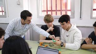 De un aula de Móstoles al espacio: un satélite del tamaño de una lata y un reto europeo