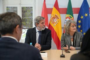 El viceconsejero de Vivienda, Transportes e Infraestructuras, José María García, durante el encuentro con la delegación Portuguesa