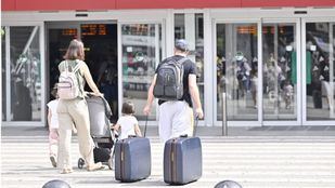 Viajeros con maletas