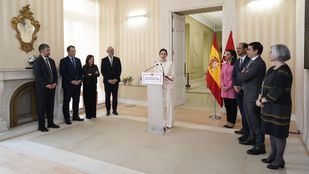 Ayuso firma el acuerdo para el nuevo modelo de financiación plurianual junto a los rectores de las seis universidades públicas madrileñas