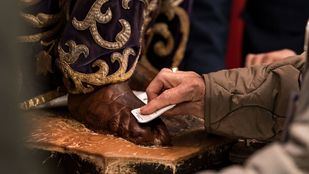 Besapiés de la imagen del Cristo de Medinaceli, en la Basílica de Jesús de Medinaceli, a 6 de marzo de 2026