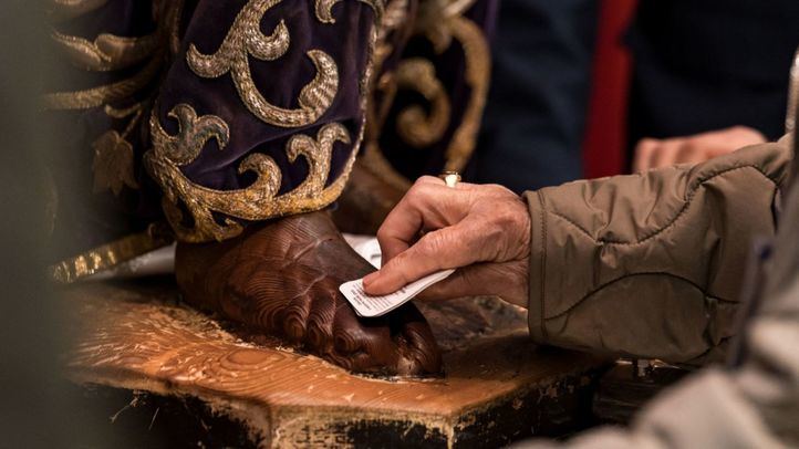 Besapiés de la imagen del Cristo de Medinaceli, en la Basílica de Jesús de Medinaceli, a 6 de marzo de 2026