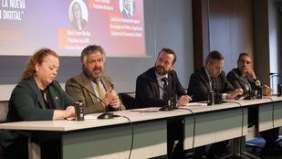 Primera mesa de debate: 'Formación sin pantallas ni RRSS: retos educativos y sociales en la nueva regulación digital'