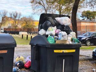 Basura acumulada en las calles de Ciudad Lineal
