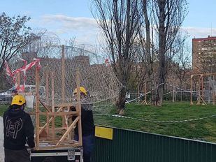 Festival LuzMadrid desata críticas vecinales por esculturas lumínicas sobre el Manzanares