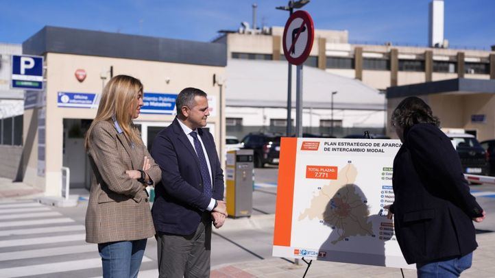 El consejero Rodrigo ha visitado hoy el parking de Pozuelo de Alarcón, uno de los últimos en sumarse a Aparca+T