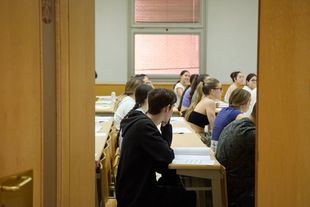 Alumnos al inicio de un examen