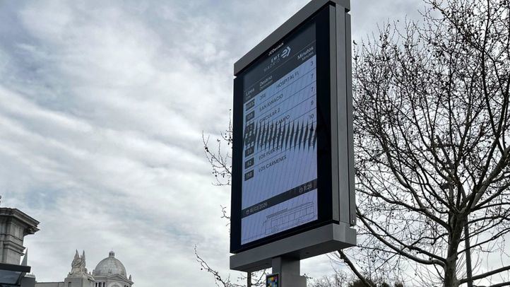 EMT instala nuevos paneles de gran formato en nueve puntos emblemáticos de Madrid para mejorar la información al usuario