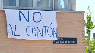 Cartel de 'No al cantón' en Montecarmelo