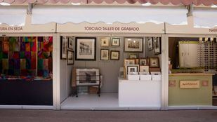 Feria de artesanía en el Paseo de Recoletos