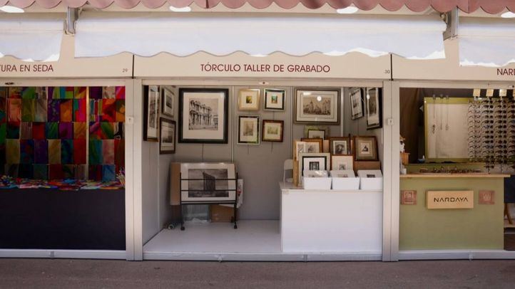 Feria de artesanía en el Paseo de Recoletos