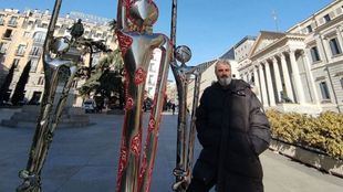 El escultor Santi Flores se encierra en solitario durante una semana entera para 'crear'