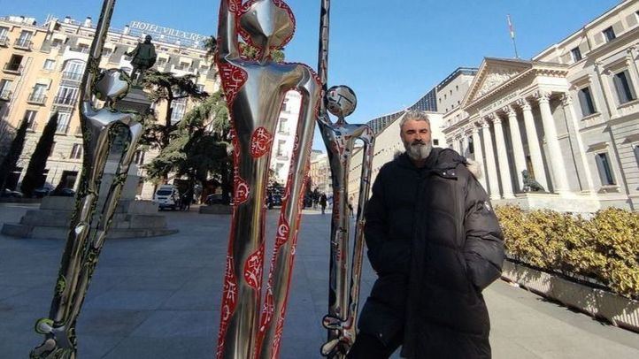 El escultor Santi Flores se encierra en solitario durante una semana entera para 'crear'