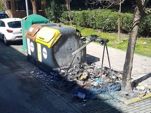 Pinto denuncia ante la Guardia Civil varios casos de quema de contenedores