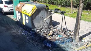 Pinto denuncia ante la Guardia Civil varios casos de quema de contenedores