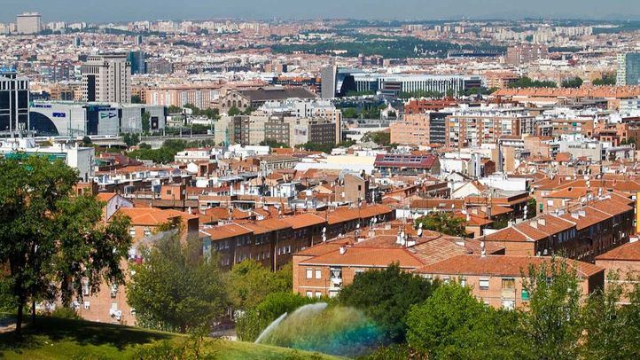 Vistas de Madrid desde el parque Cerro del Tío Pío en el distrito de Puente de Vallecas.
