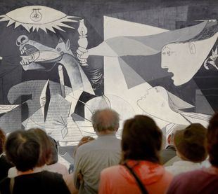 Ayuso tilda de "catetada" el posible traslado del 'Guernica' al País Vasco