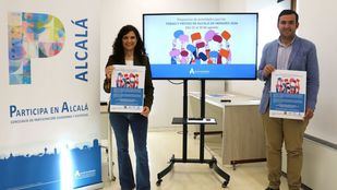 Los concejales de Fiestas y Tradiciones Populares, Antonio Saldaña, y la concejala de Participación Ciudadana, Esther de Andrés