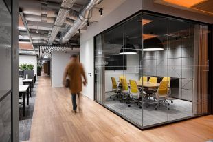 Silenzio: soluciones acústicas que mejoran la productividad empresarial en Madrid