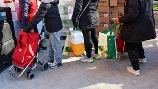 Reparto de alimentos de la Fundacioón Madrina