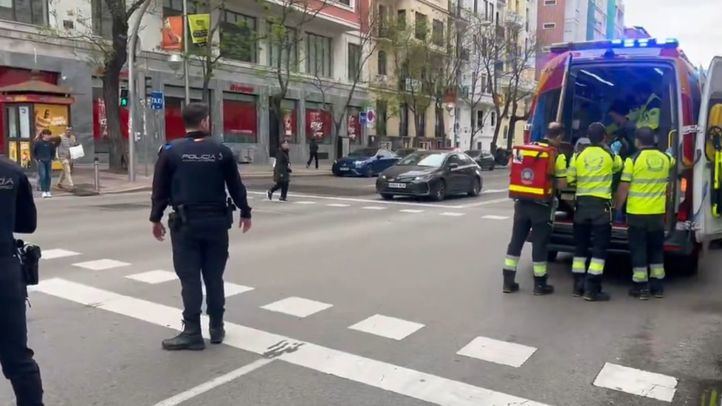 La ambulancia del Samur frente a la cafetería