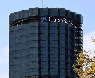 Domiciliar la nómina en CaixaBank tiene premio: un aspirador Dyson V12 o un televisor