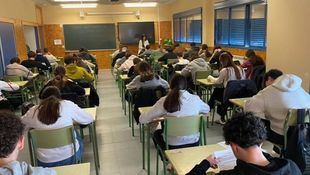 Los exámenes de nivel desatan el malestar en los centros educativos: "Se están perdiendo horas de clase"