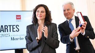 Entrega de la medalla internacional de las artes a la familia de Mario Vargas Llosa