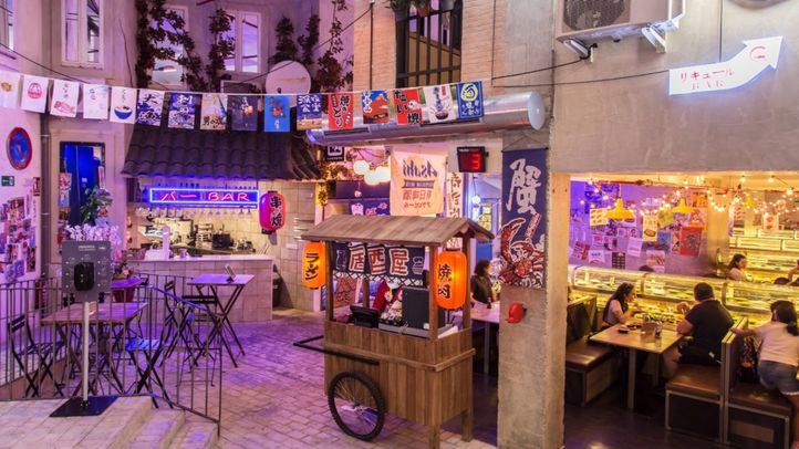 El restaurante Runni Market ambientado en un mercado tradicional japonés.