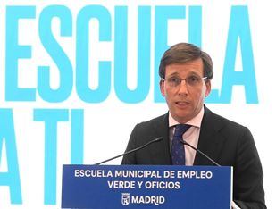 José Luis Martínez-Almeida durante su visita a la Escuela Municipal de Empleo Verde y Oficios