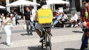 “Pensábamos que iban a mejorar nuestras condiciones, pero no ha sido así”: malestar en Glovo tras la Ley Rider