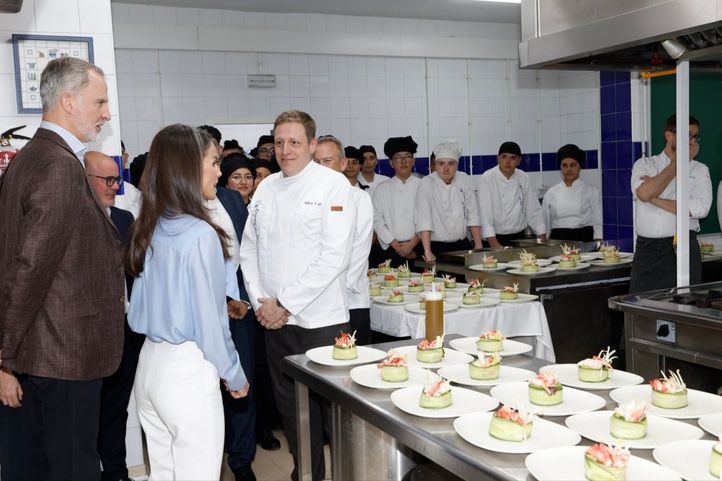 Los Reyes visitan la escuela Hostelería del Sur de la Fundación José María de Llanos en Vallecas