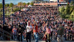 Ambiente previo a los cuartos de final de la Champions League entre el Atlético de Madrid y el FC Barcelona